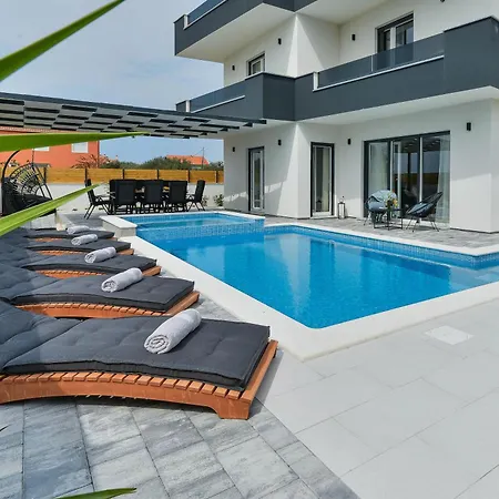Vakantiehuis Luxus Jomani